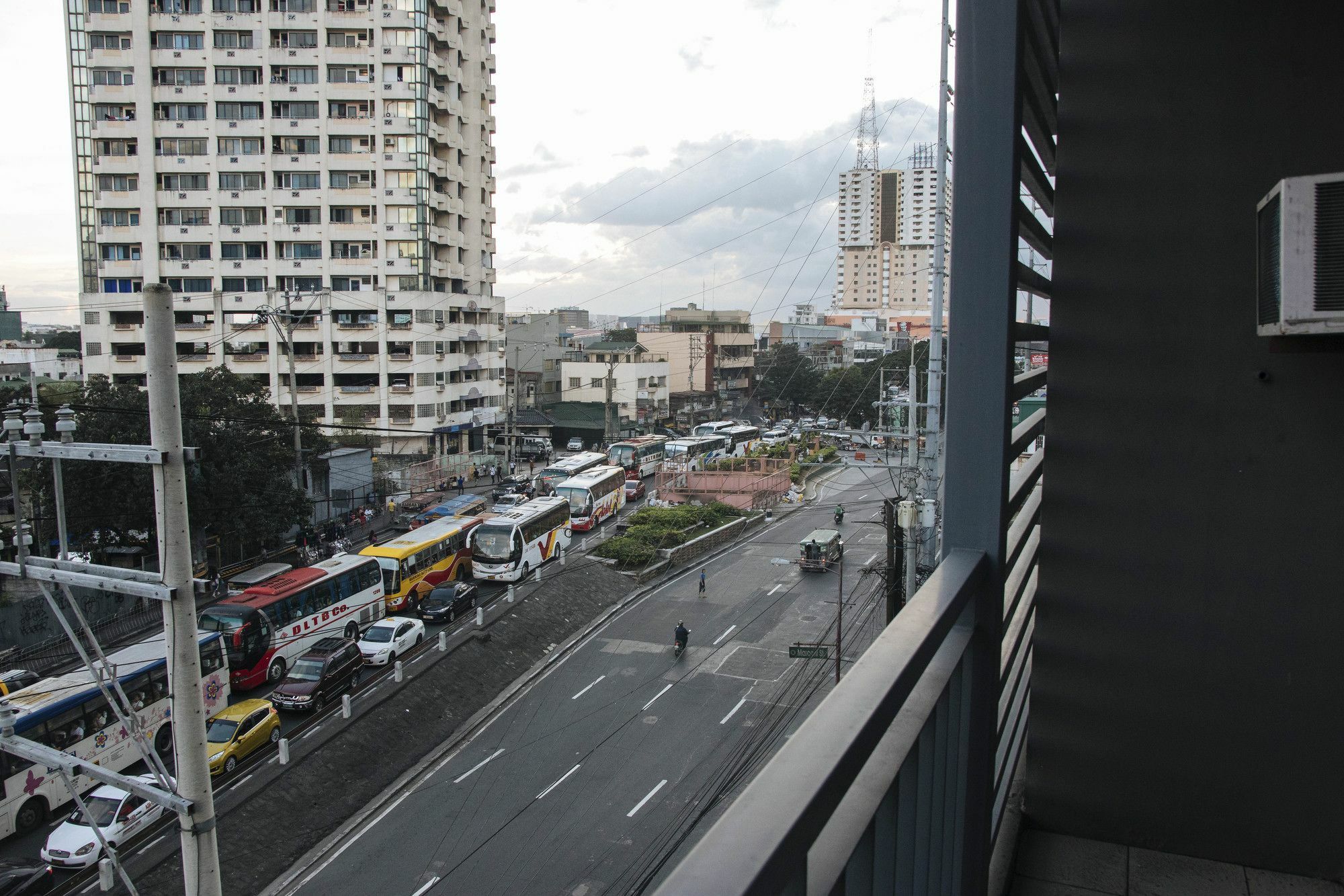 Reddoorz Plus @ Buendia Ave Makati Makati City Exteriér fotografie